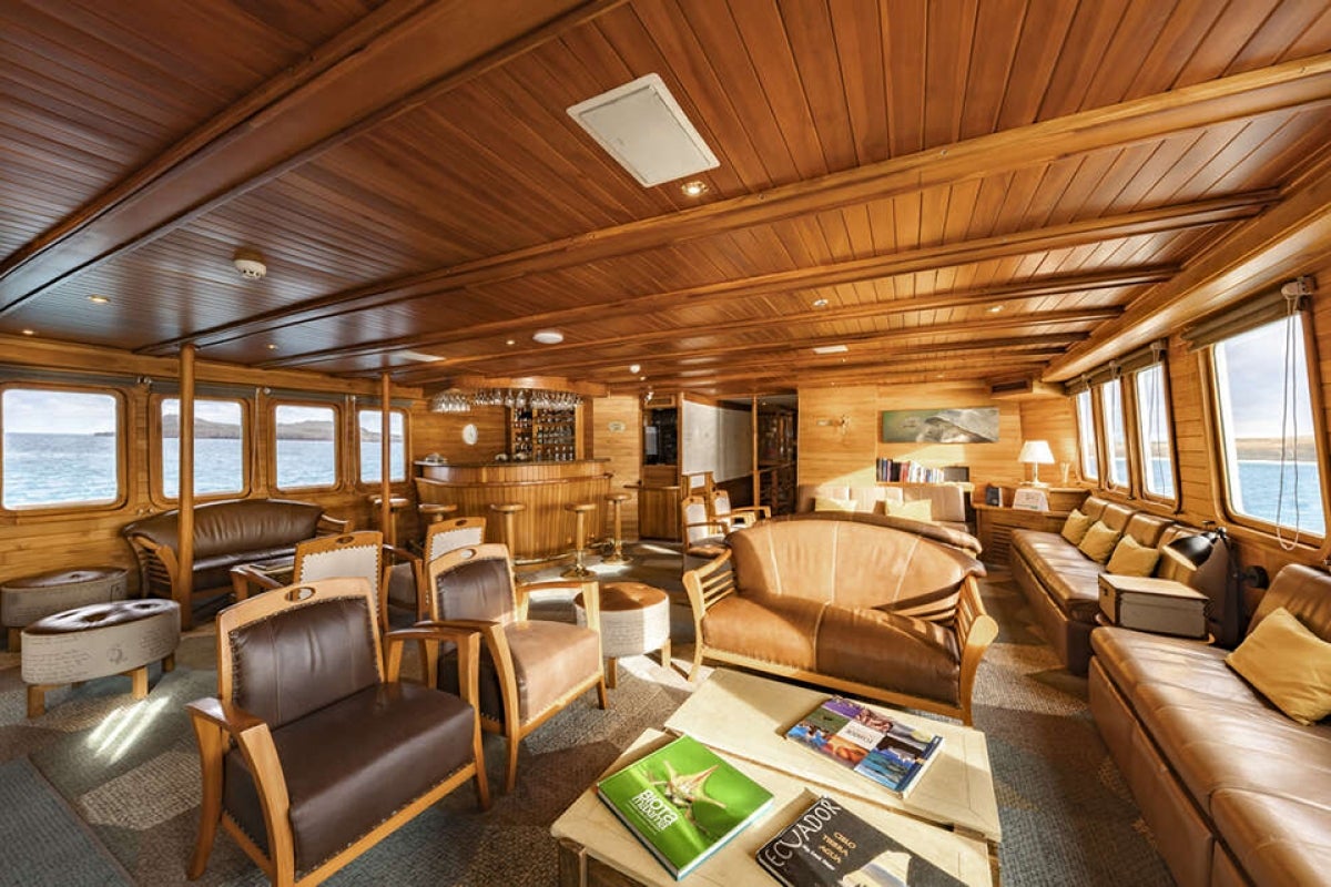 Bar & Lounge